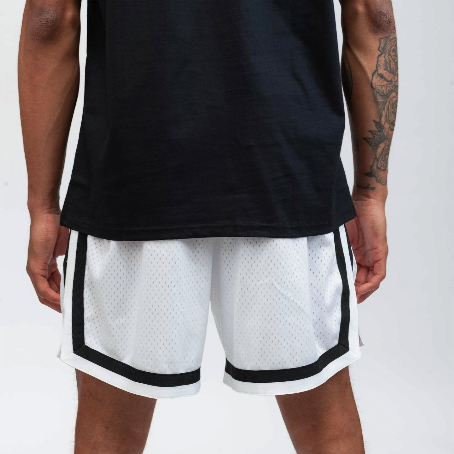 Vibe Shorts 2.0 "White Black"